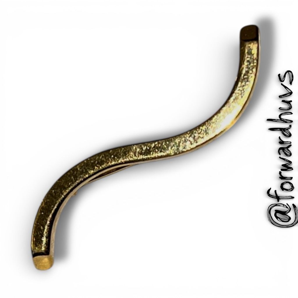 Vintage Crown Trifari Brooch Gold Tone Wave Design Signed 15$